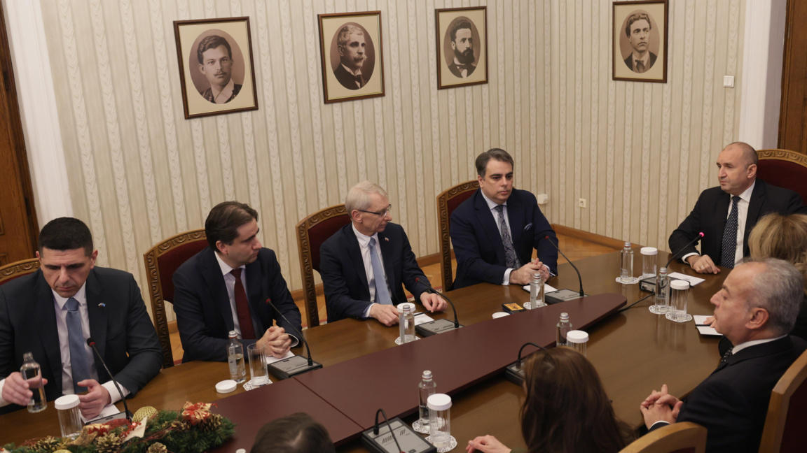 ПП-ДБ искат удължителен бюджет, а и отговор: Ще участва ли Радев на изборите?