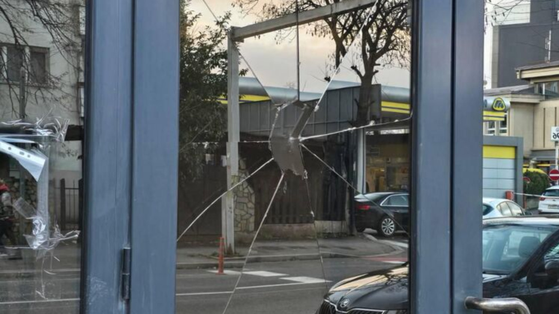 Ataque contra la Embajada búlgara en Sko...