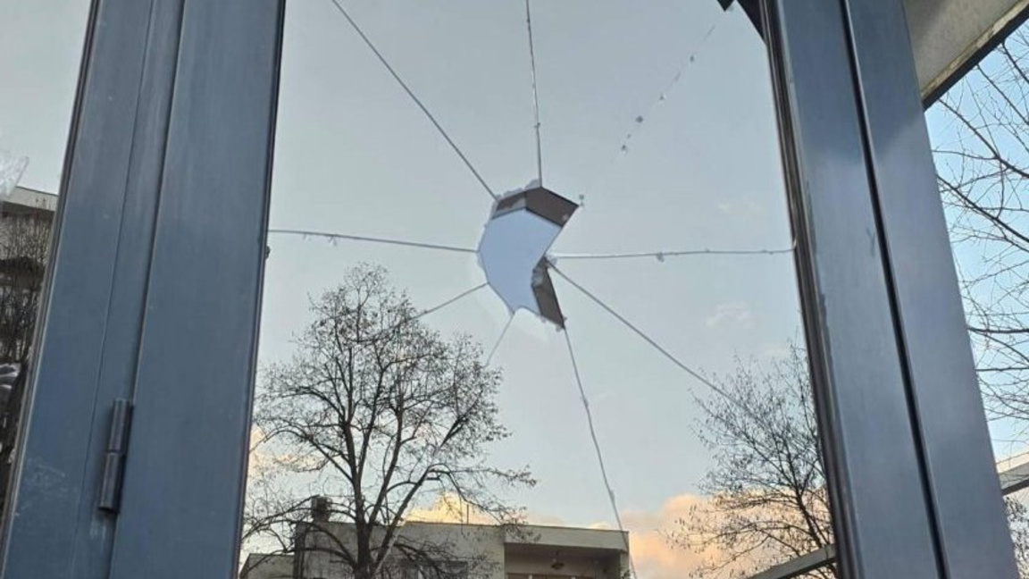 България чака наказание за посегналия над посолството ни