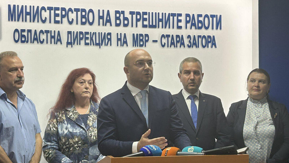 Шесть человек арестованы за незаконные дома для престарелых и садизм в деревне Ягода