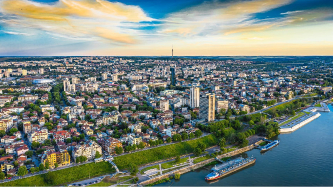 Служители на НСИ в Русе на протест 