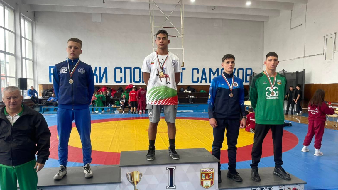 Два бронза по борба за юношите от Враца