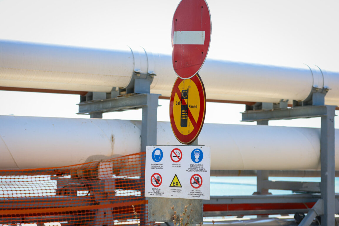 Нефтохимиците в Бургас: Спрете да развявате дерогацията и да я местите наляво-надясно