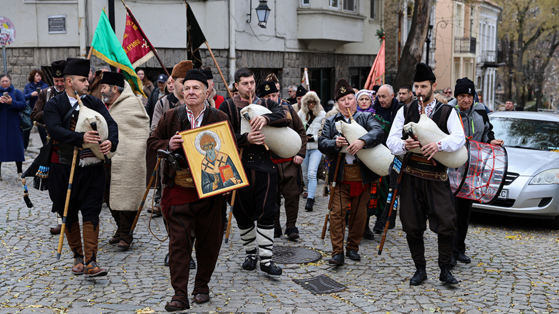 Пловдив свечано обележава еснафски празник поворком кроз Стари град