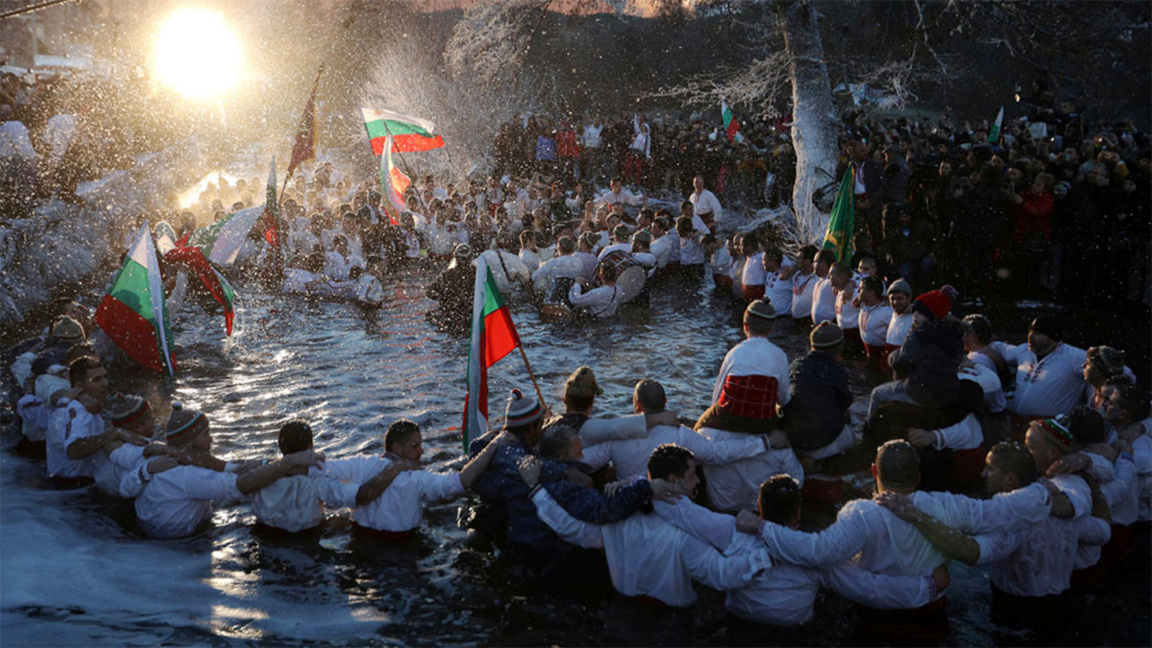 Калофер, традиционный мужской хоровод в праздник Богоявления.