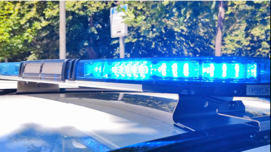 Лек автомобил се обърна по таван ...