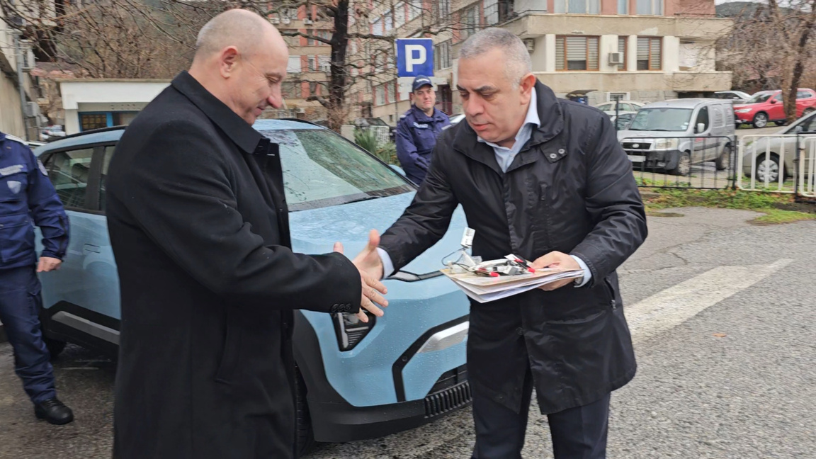 Община Сливен дари три нови автомобила на полицията 