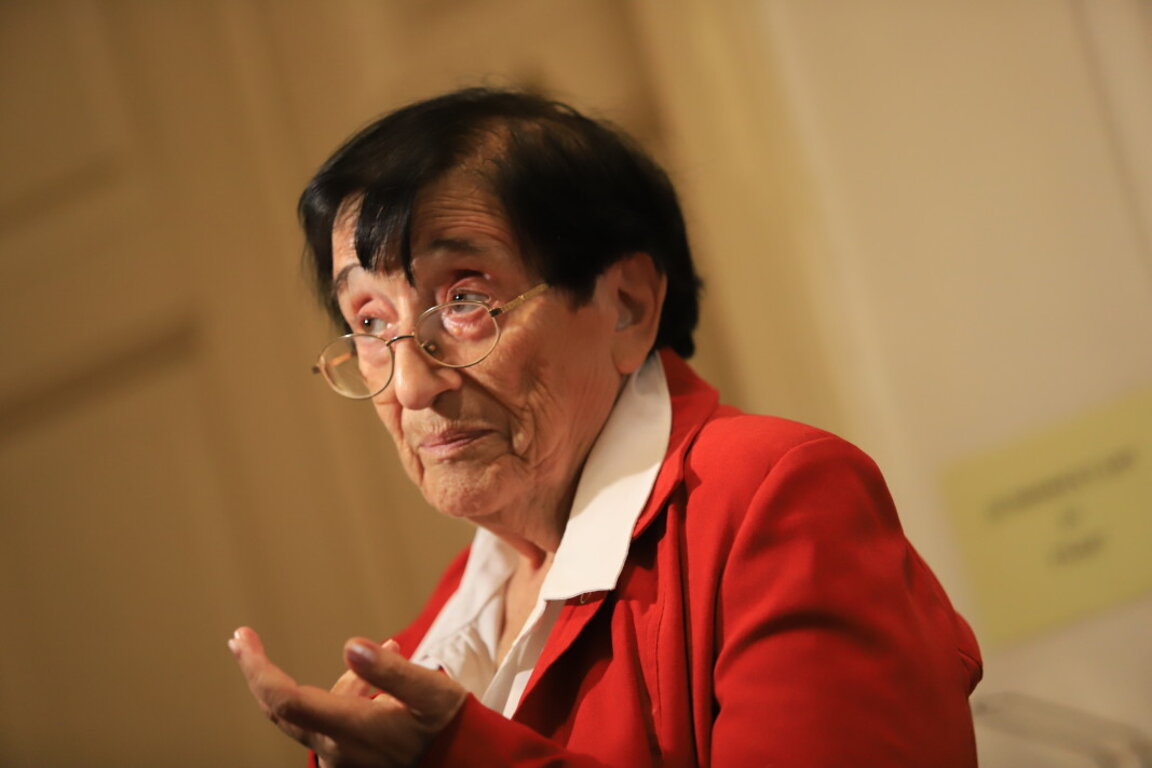 Мика Зайкова