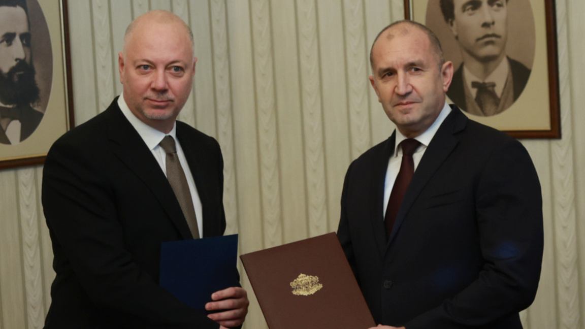 Президентът връчи първи мандат, ГЕРБ-СДС...