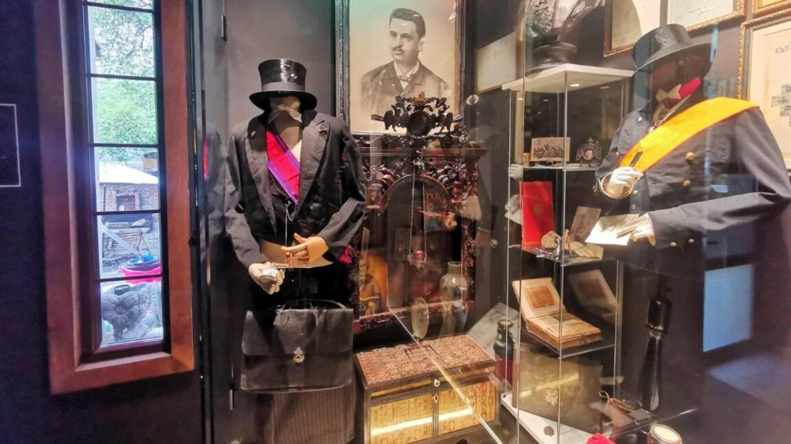 Un homme politique, des diplomates et des militaires croisent leurs destins dans un nouveau musée à Sofia