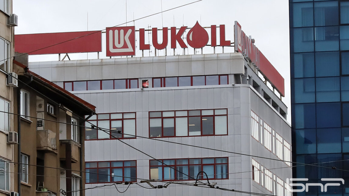 Държавният резерв да поеме управлението на базите за съхранение на горива на "Лукойл"