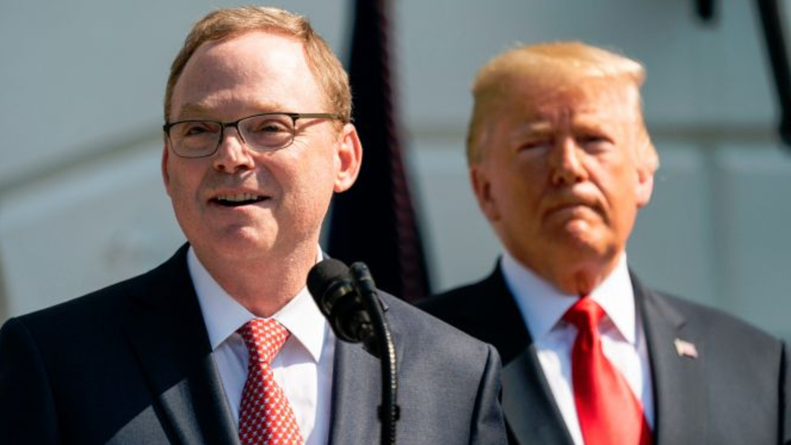  Кевин Хасет се очертава като фаворит на...