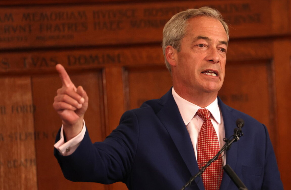 Лидерът на "Реформирай Обединеното кралство" Найджъл Фарадж.