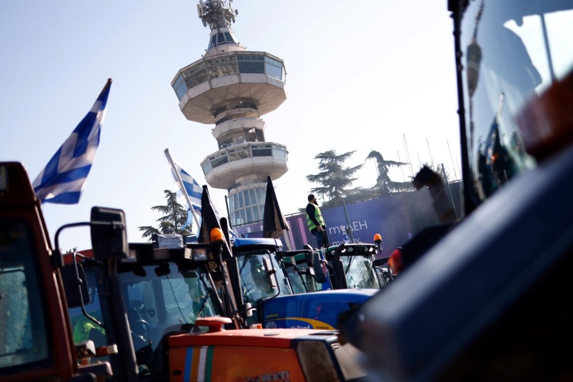 Гръцките фермери категорични: Продължават с протестните акции