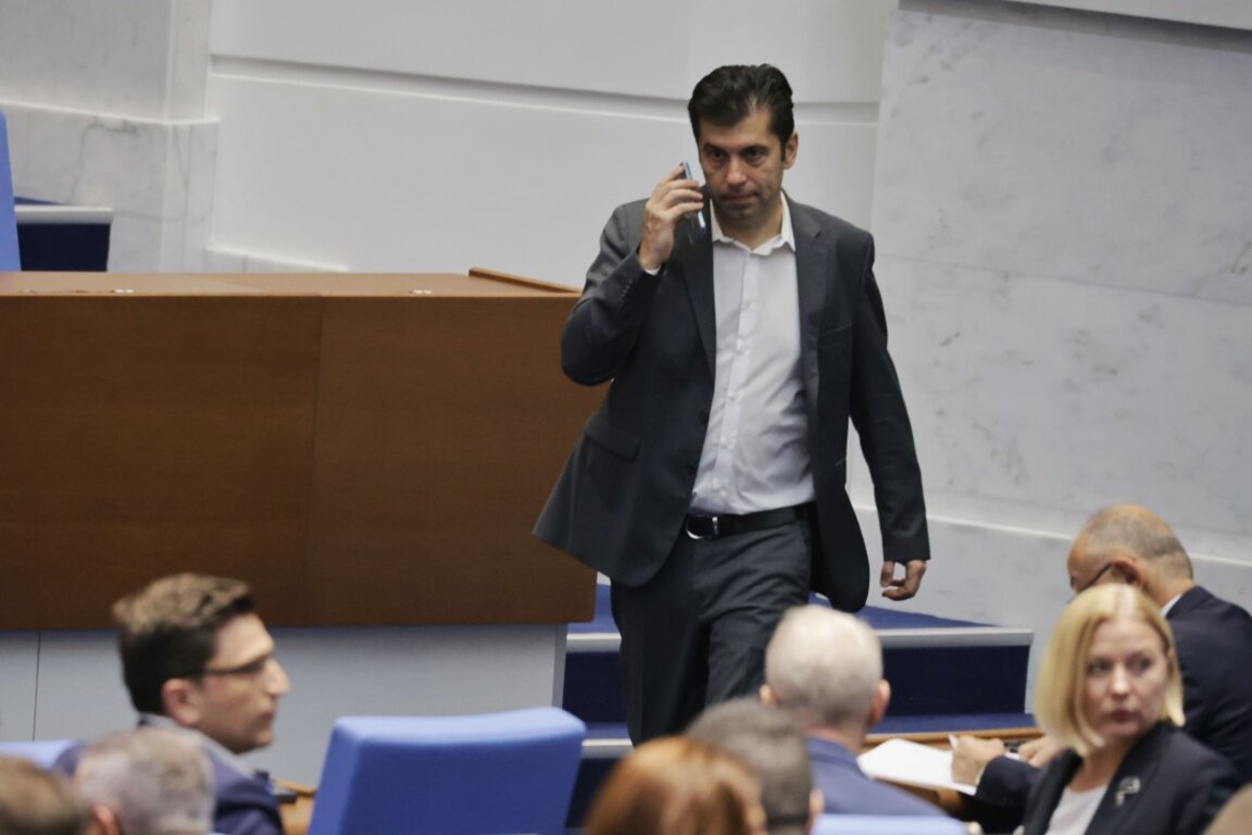 Петков: Пеевски иска да направи с "Лукойл" същото, което направи с "Булгартабак"