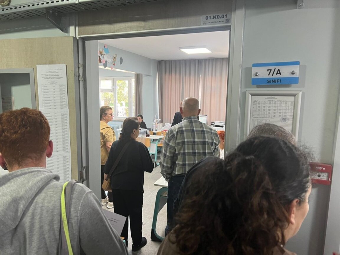 Гласуването в СИК в Бурса, 27 октомври 2024 г.