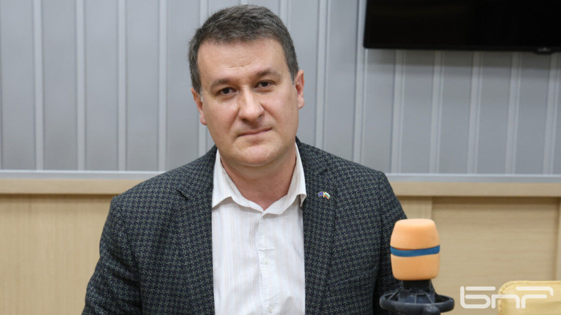 доц.Милен Любенов