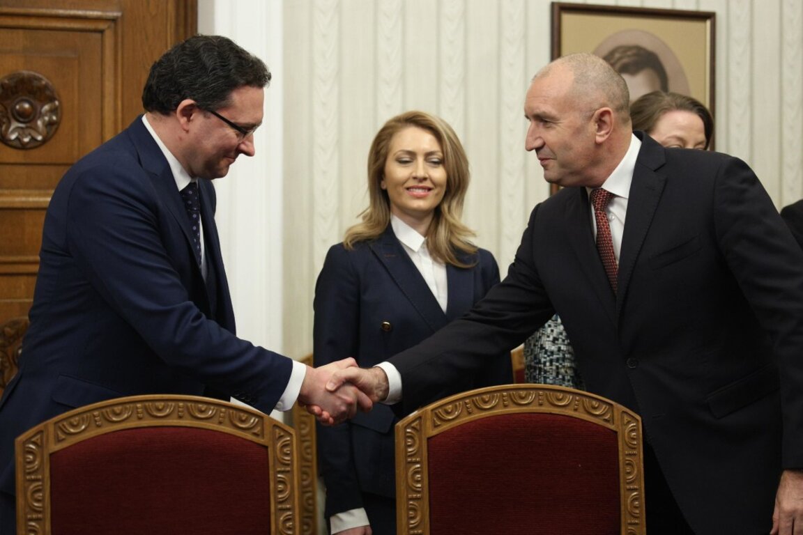 Даниел Митов (вляво) и Ремен Радев