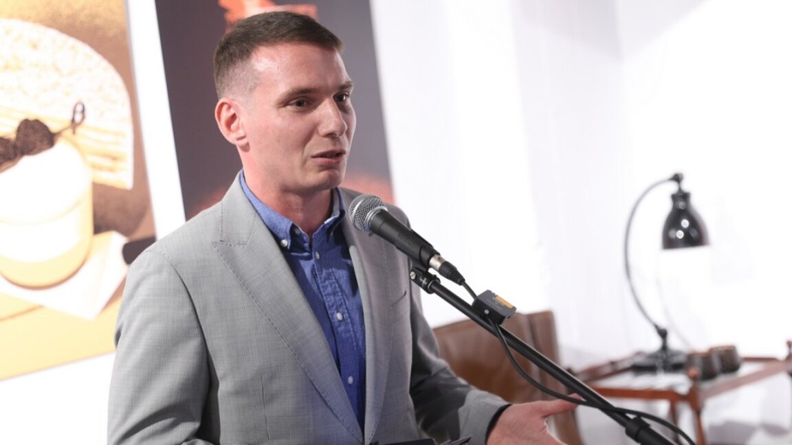 Адриан Николов