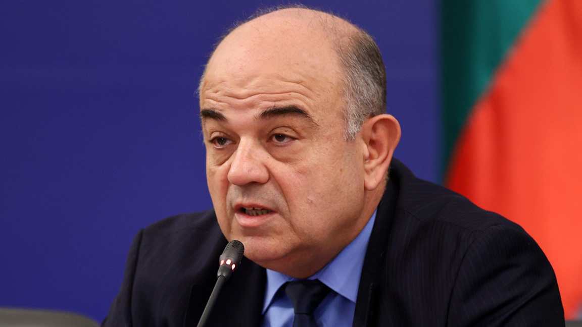 Vatandaşlar döviz değiştirmek için alter...