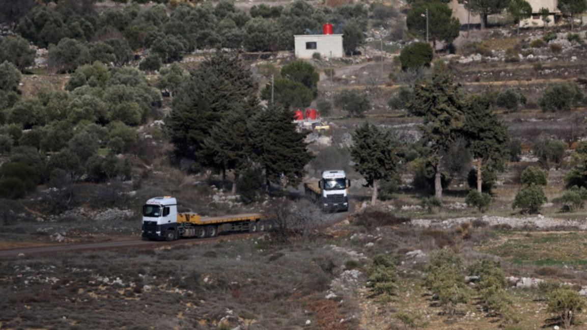 Израелски камиони в буферната зона между Израел и Сирия