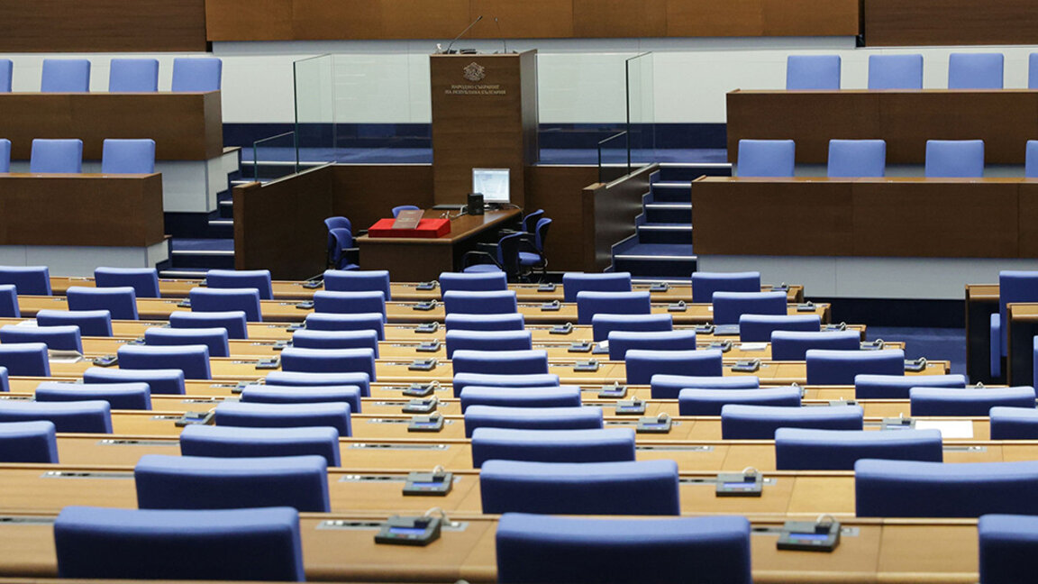 Деветите в НС: Депутатите от "Величие" се заклеват