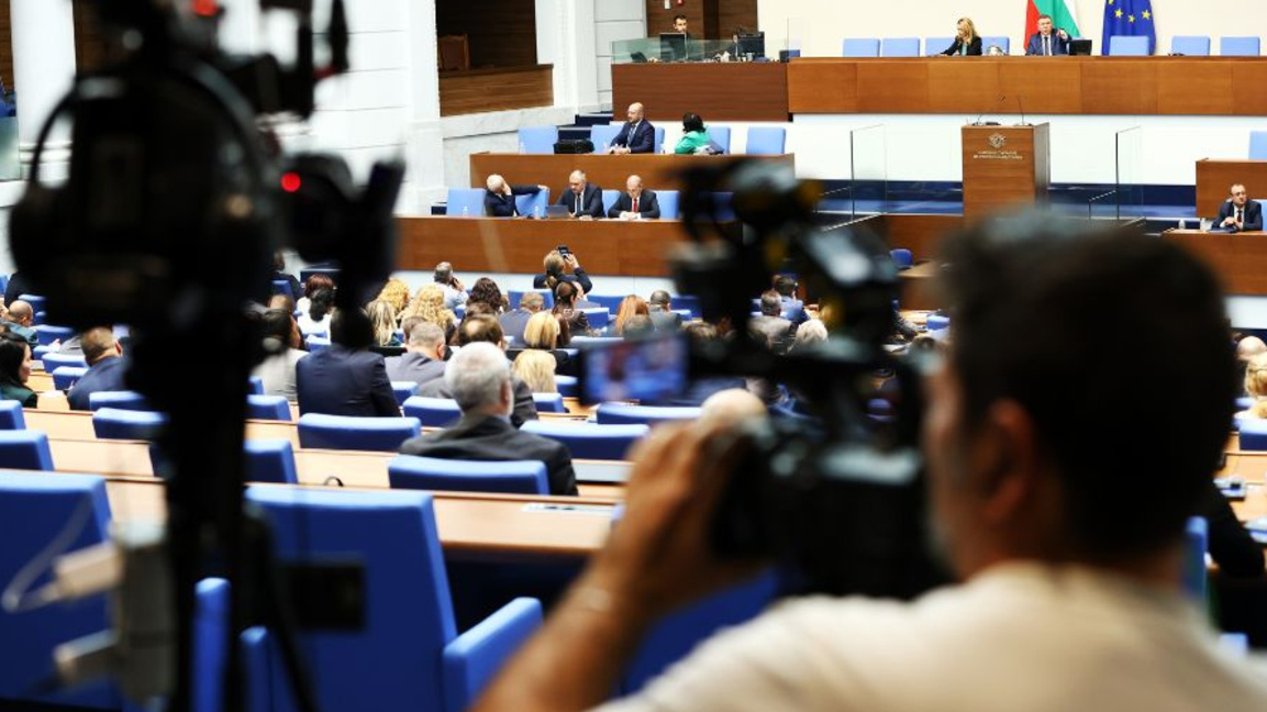 Первый бюджет Болгарии в евро – между двумя чтениями в НС и волной недовольства