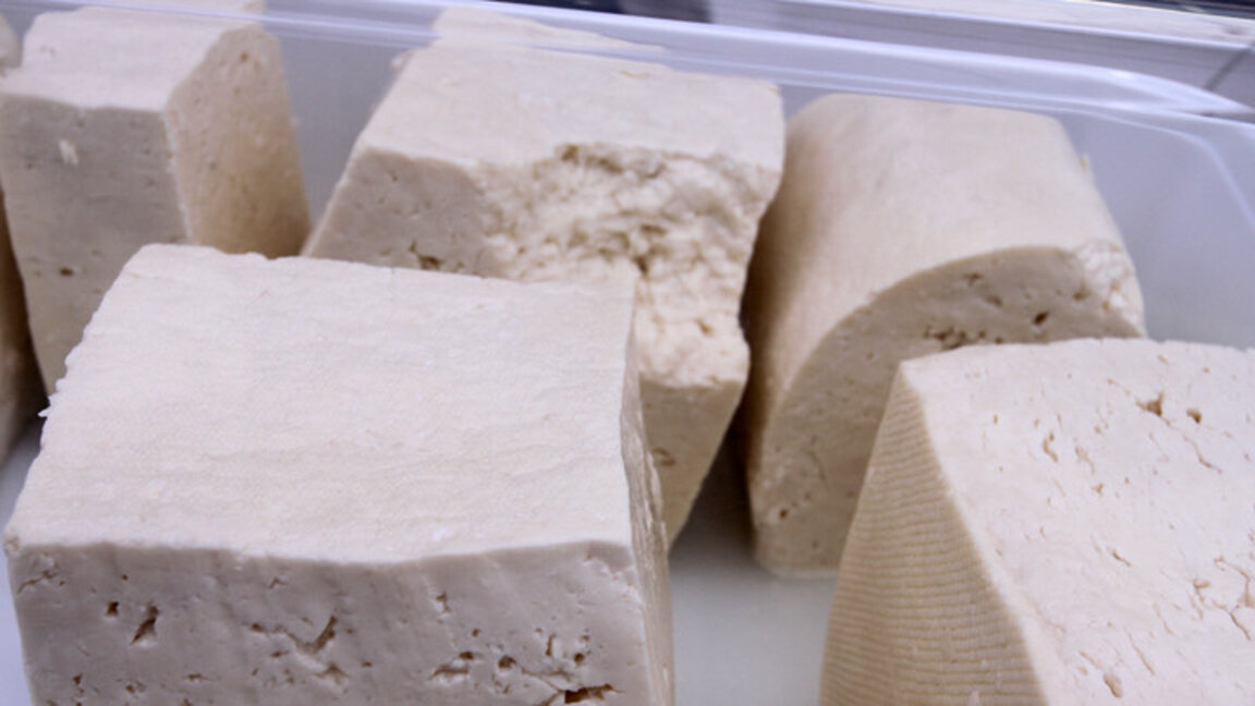 КЗК се самосезира срещу производители на овче сирене