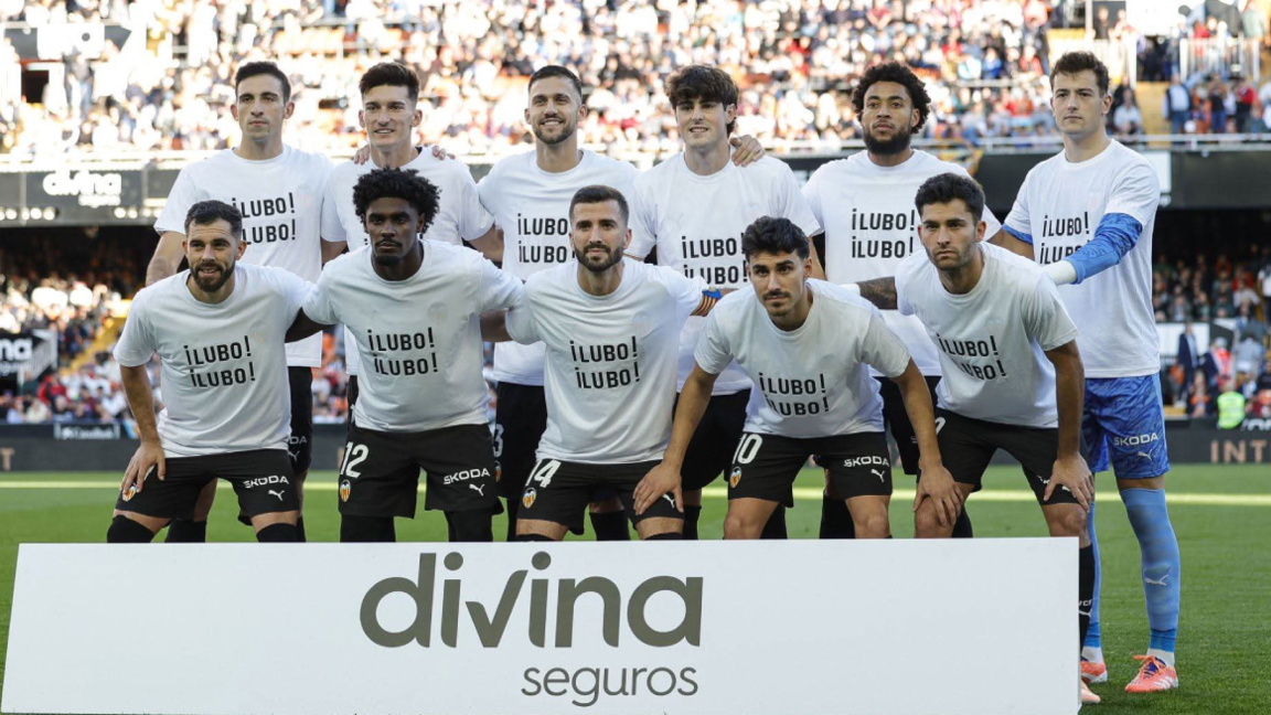 Фудбалери и навијачи „Валенсије“ подржали Љубослава Пенева