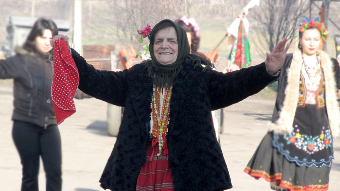 Dita e Gjyshes – rite popullore për nder të mamive