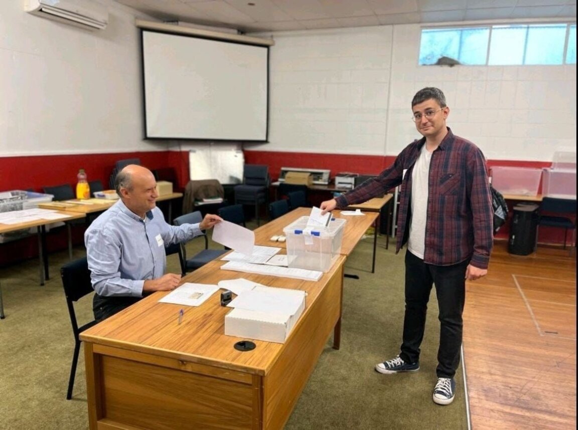 В 21 часа българско време в събота, 26 октомври отвориха първите две секции зад граница - в Крайстчърч и Оукланд, Нова Зеландия