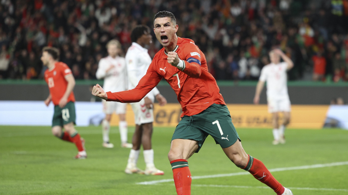 Роналдо подари часовници на португалскит...