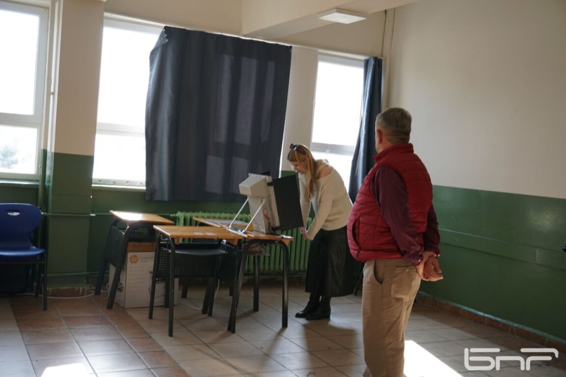 Гласуването в Турция - предимно с машини, но от малък брой хора