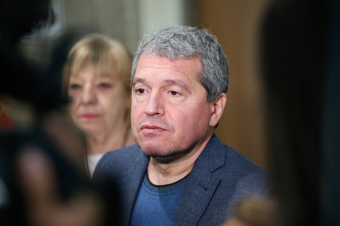 Тошко Йорданов: Вместо да е независим и отдалечен от всички, КС е политически овладян