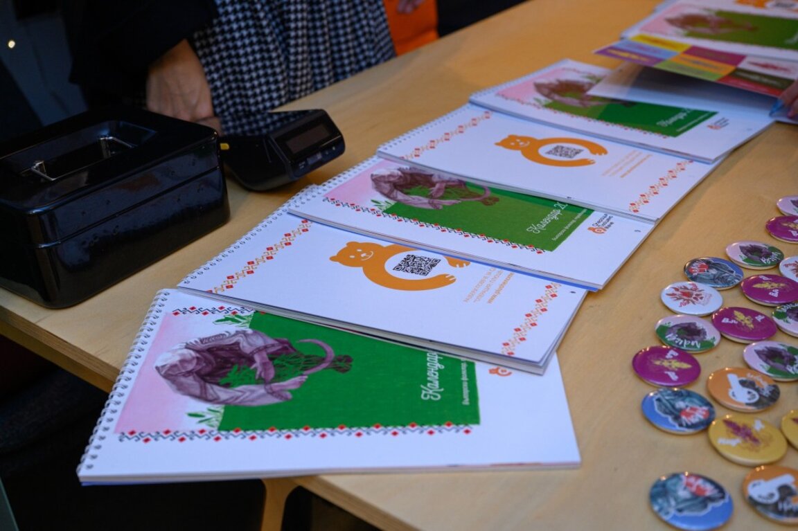 "Операция: Плюшено мече" с календар с кауза в подкрепа на даровити деца