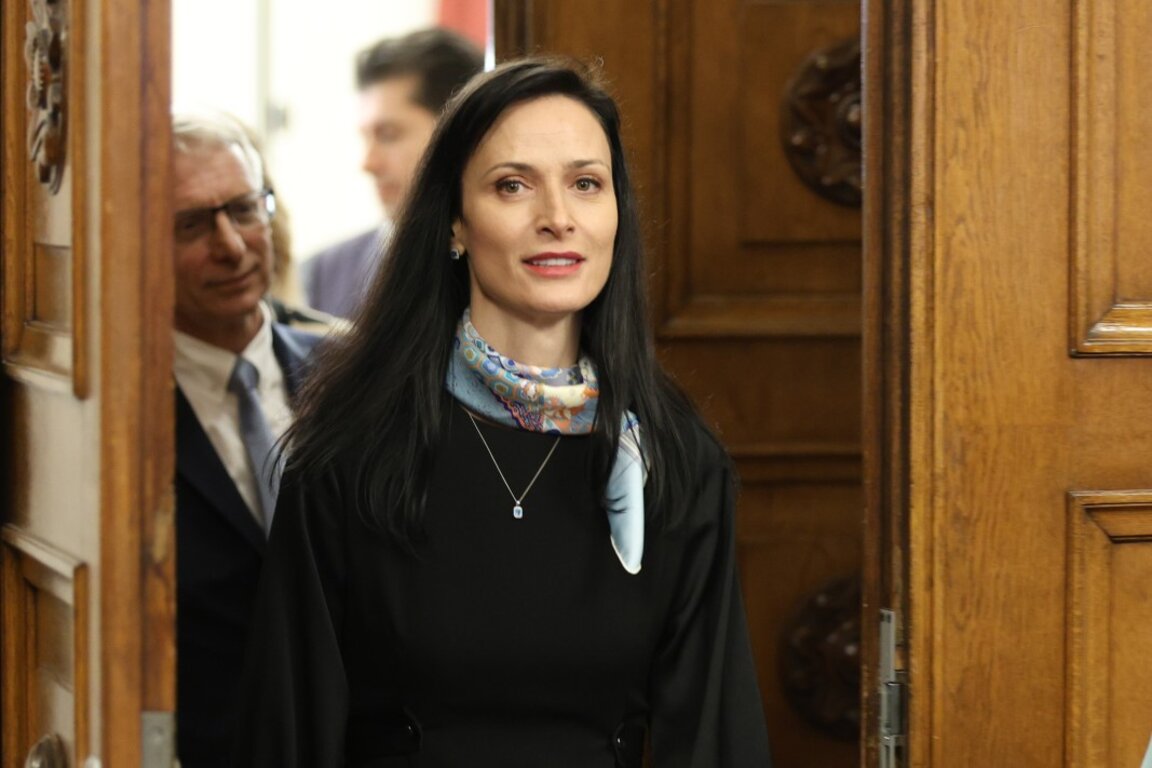 ГЕРБ: Преговорите приключиха, Габриел ще е при президента в 16 часа