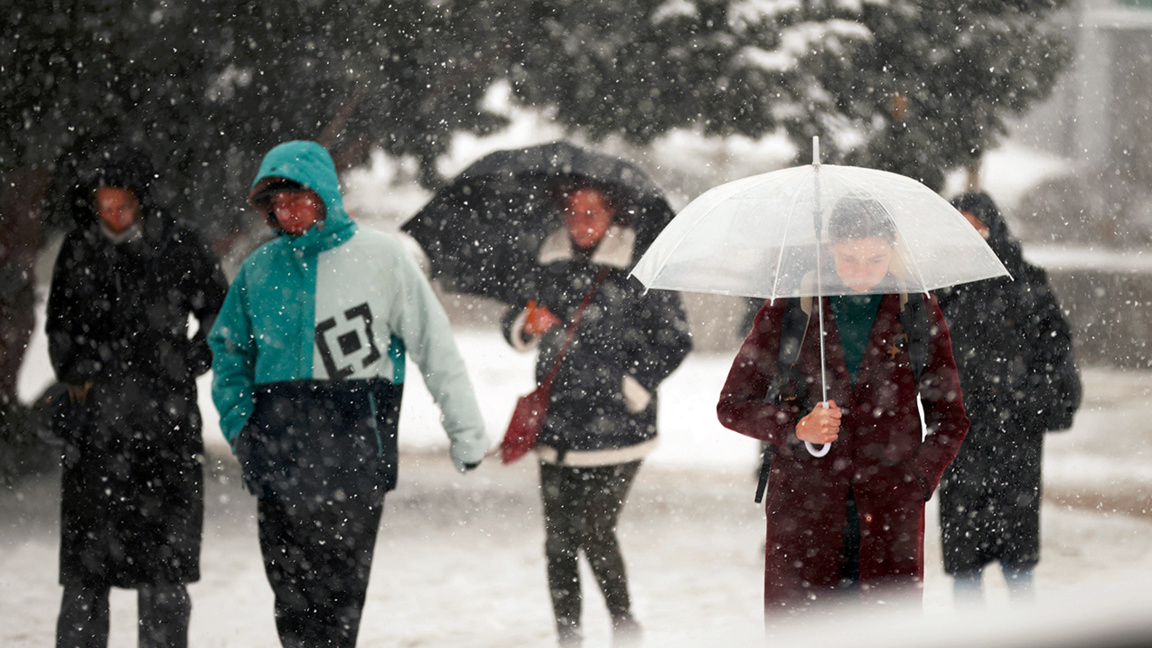 Météo: Vigilance orange pluie et neige dans 13 régions