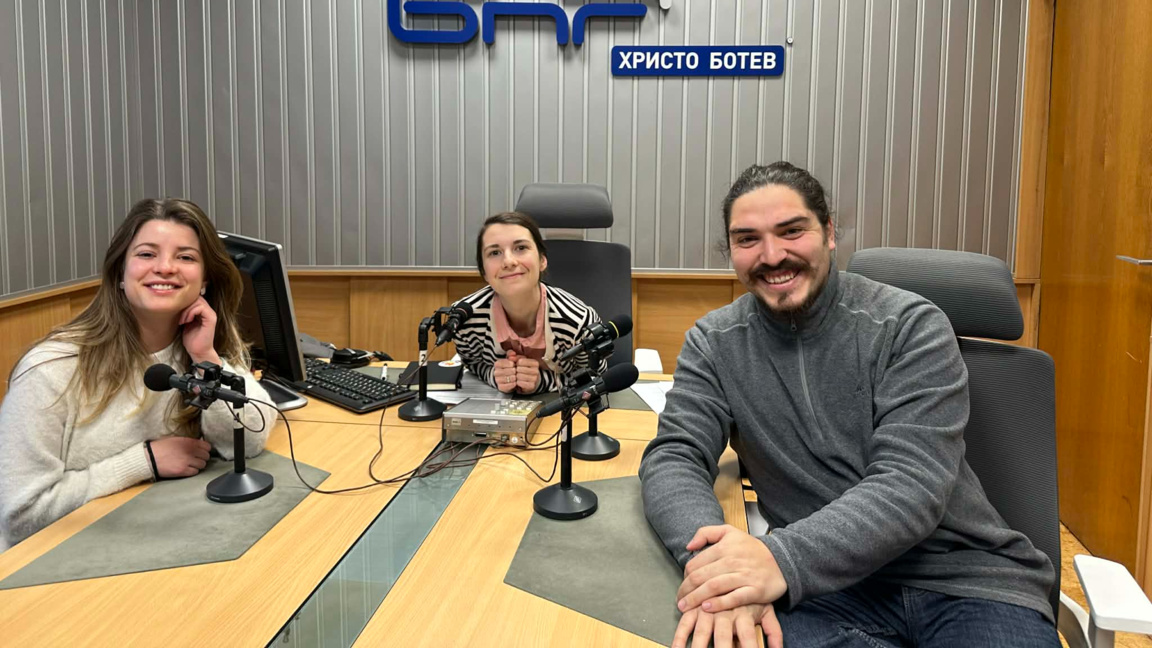 Никол Вълчева, Мартина Кръстева и Виктор Топалов