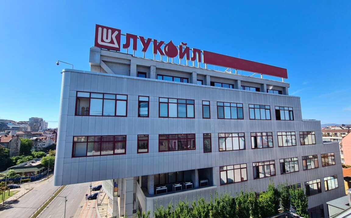 Денков: "Лукойл Нефтохим" да представи доклад с план-график за сроковете за излизане от дерогацията