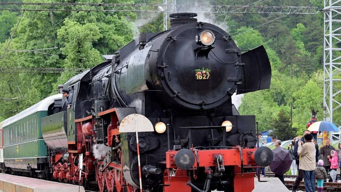 БДЖ предлагает праздничную поездку с Дедом Коледой