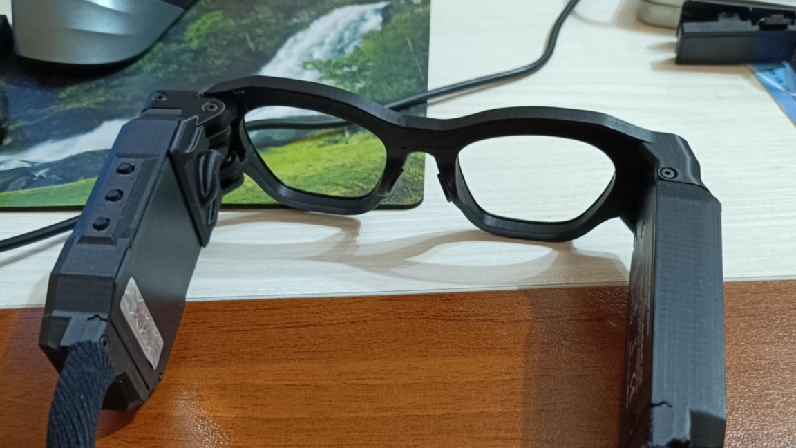 Високотехнологичните очила на Димитър Димитров