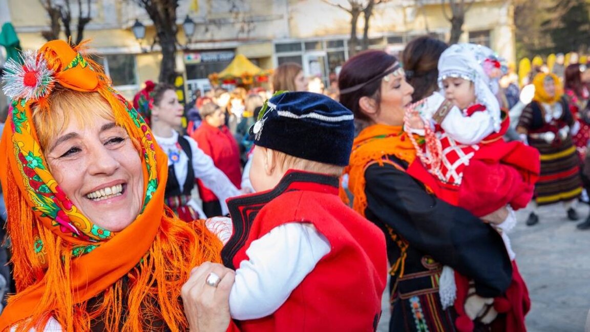 День повитух: Когда традиция связывает с корнями жизни