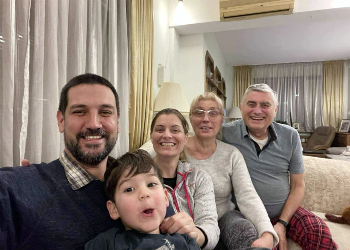Alex Martínez y su familia búlgara