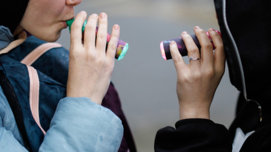 Все повече деца посягат към цигари и вей...