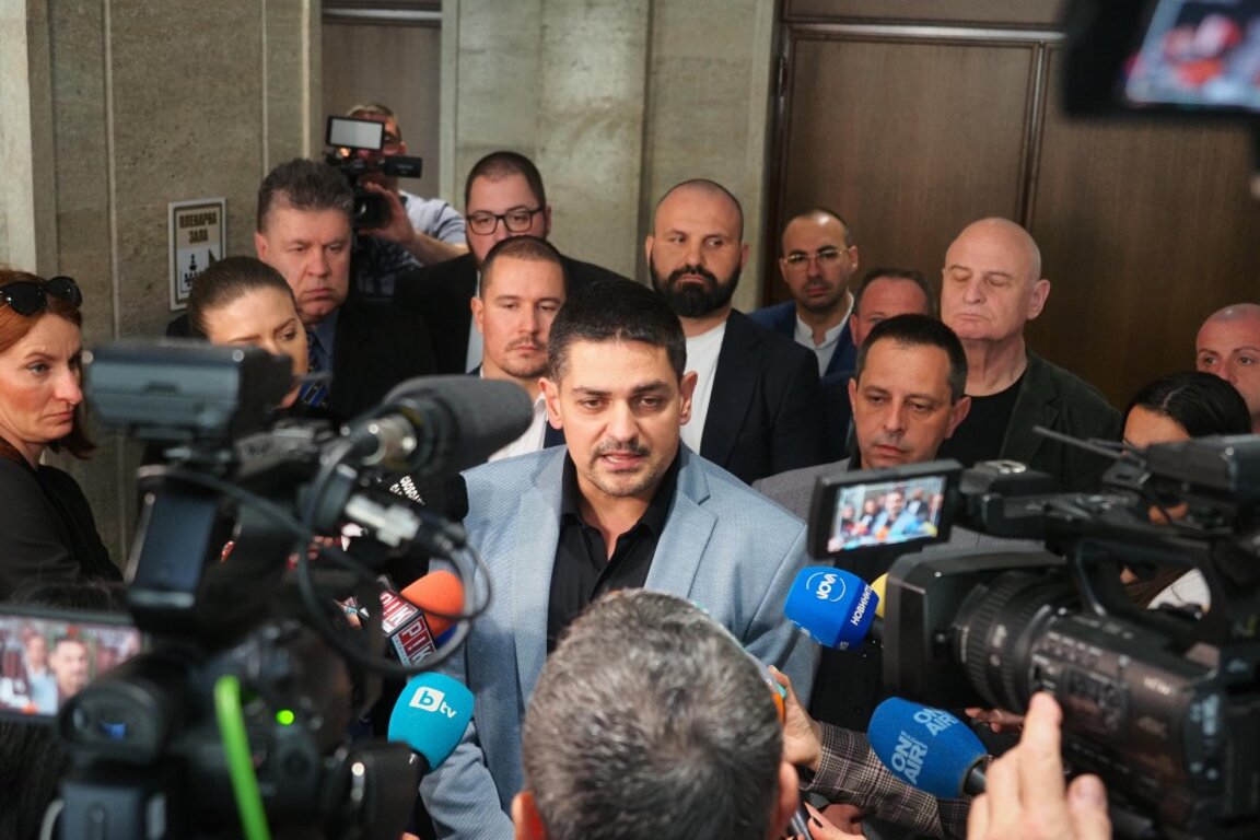 Радостин Василев готов да приеме всички решения, но да има ПГ на МЕЧ