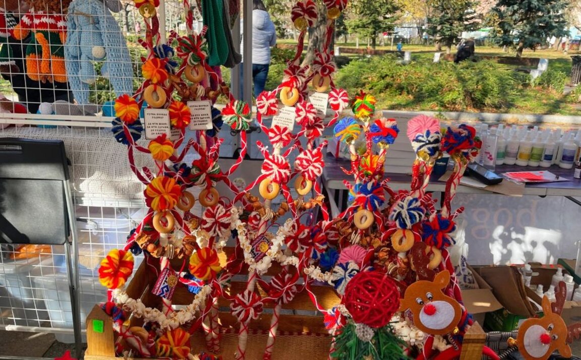 Vin chaud, "sourvatchki" et grande roue : l’esprit de Noël règne à Sofia