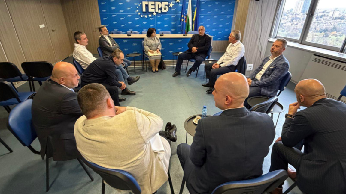 Reprise du dialogue entre la majorité, l...