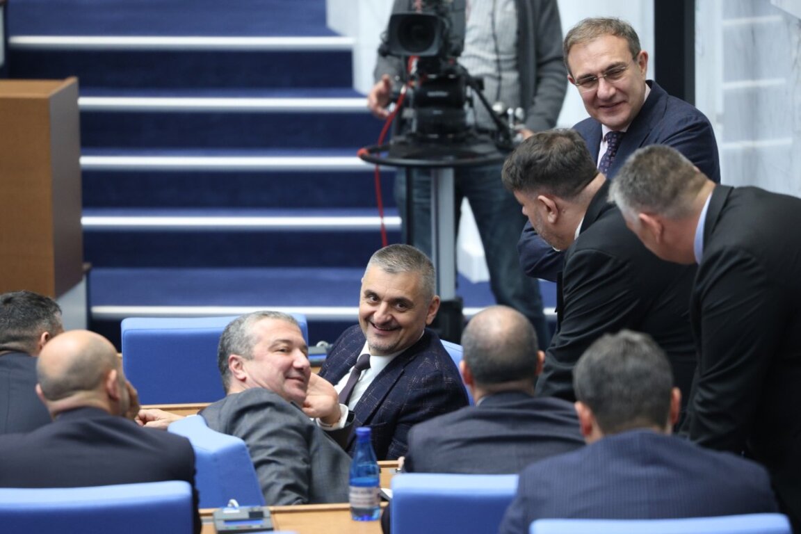 БСП-ОЛ ще участва в правителството на ГЕРБ-СДС с четирима министри и вицепремиер