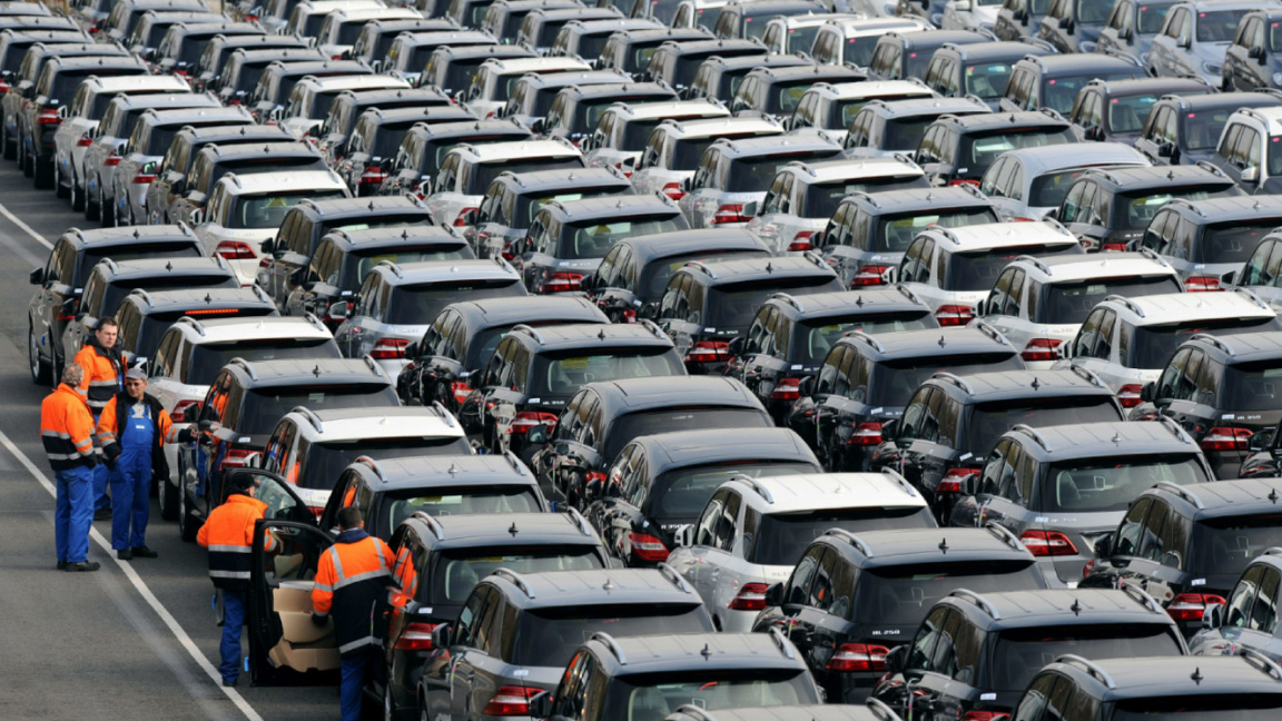 Vânzările de autoturisme noi cresc cu 15% până la niveluri record