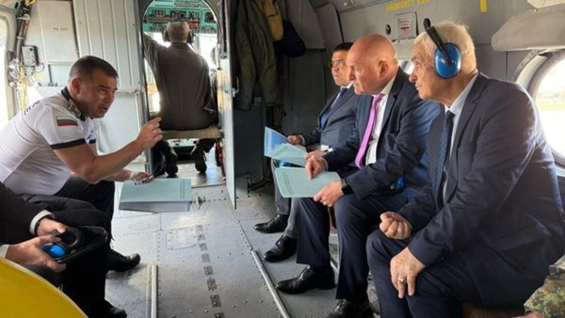 Проверка на служебния премиер и министри: По оградата на границата няма компрометирани участъци